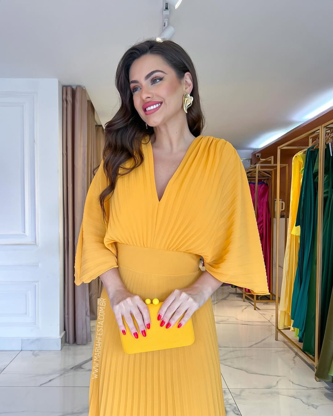 Beautiful pleated maxi dress with flowing batwing sleeves, ideal for wedding guests, proms, or galas.