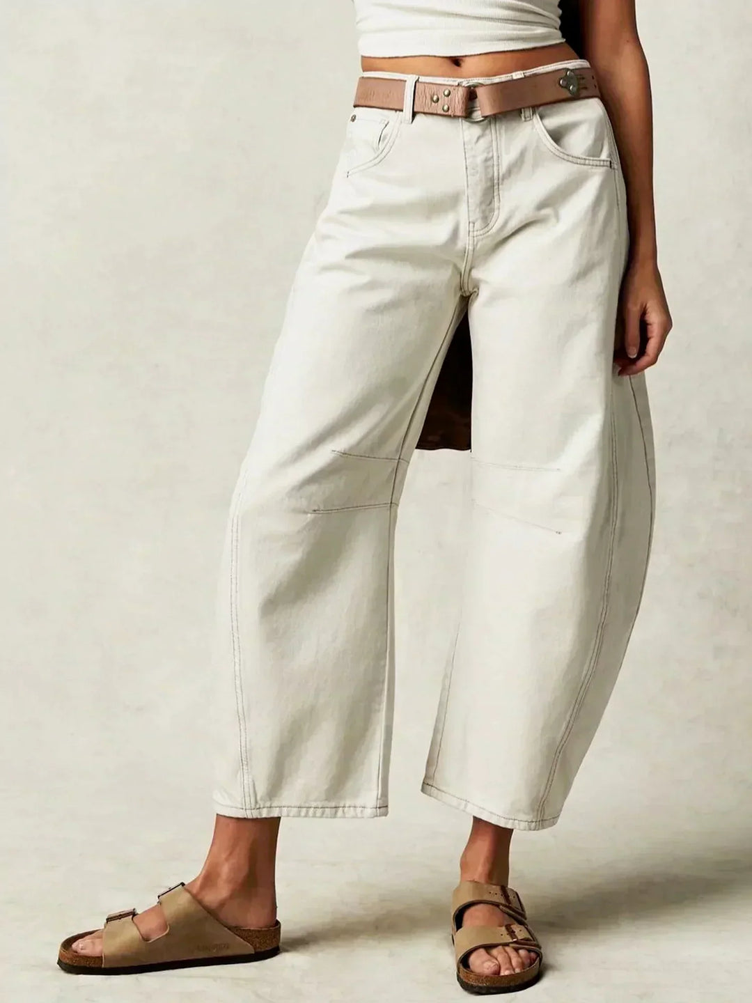 Everyday fashion: women's flattering wide-leg jeans with a high waist for comfort.