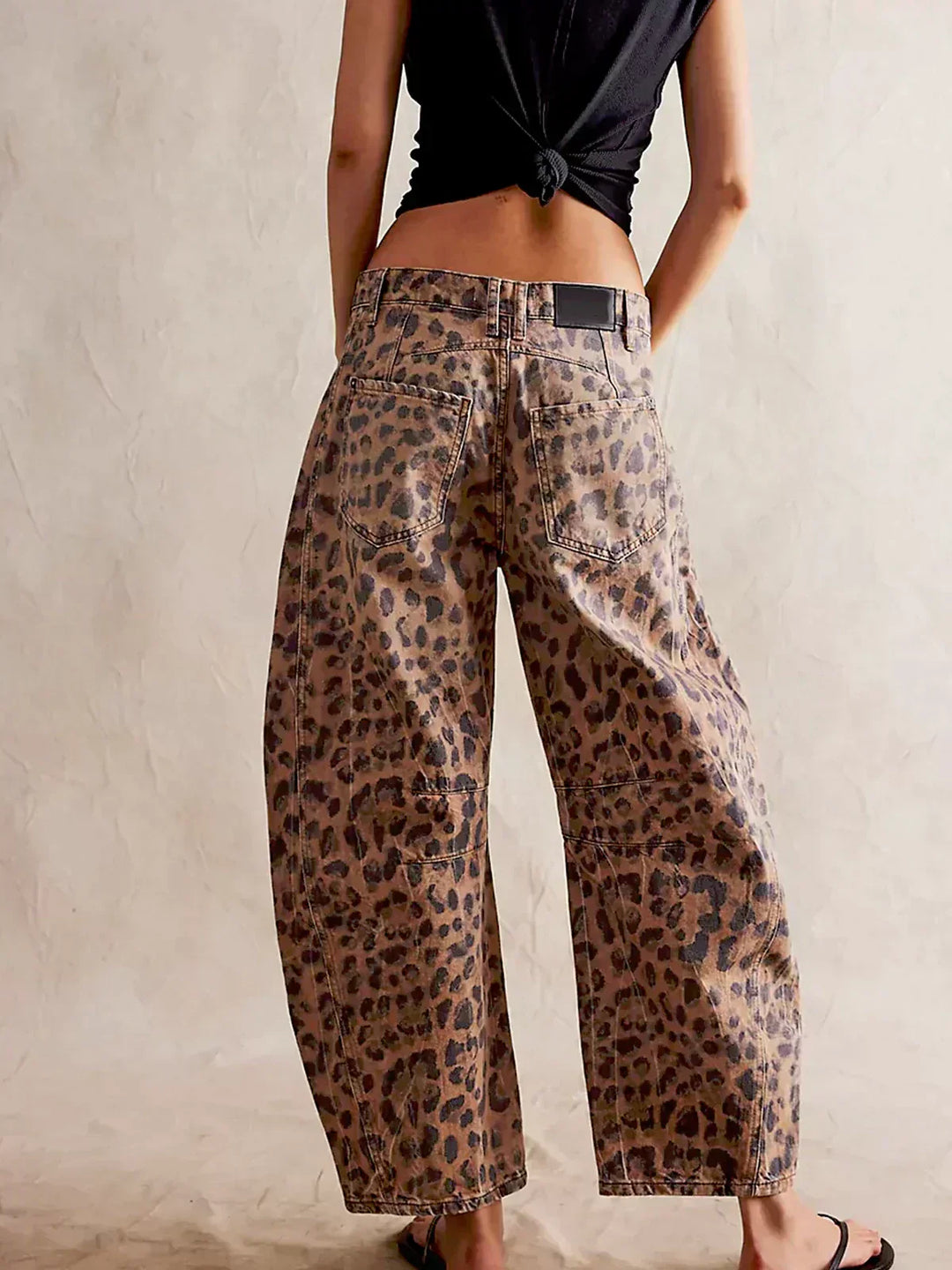 Chic women's high-waisted wide-leg denim jeans, perfect for a modern, relaxed look.