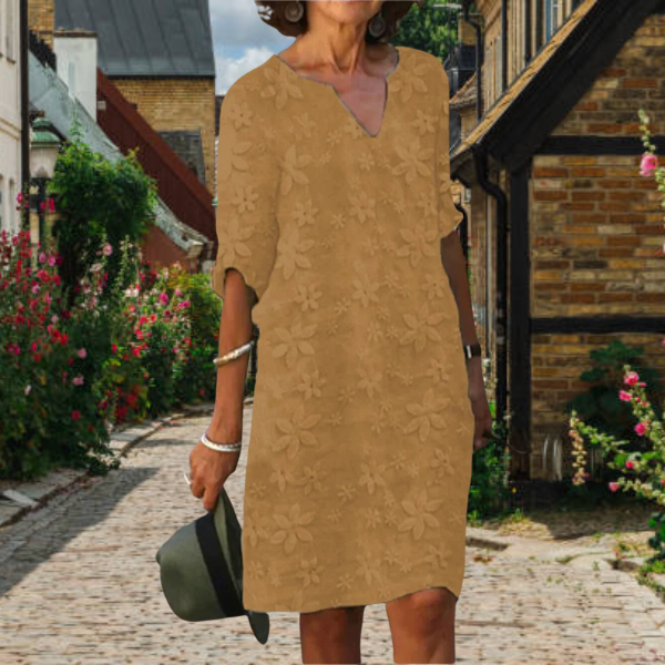 Casual women's day dress: floral print V-neck midi with three-quarter sleeves, ideal for spring & summer.