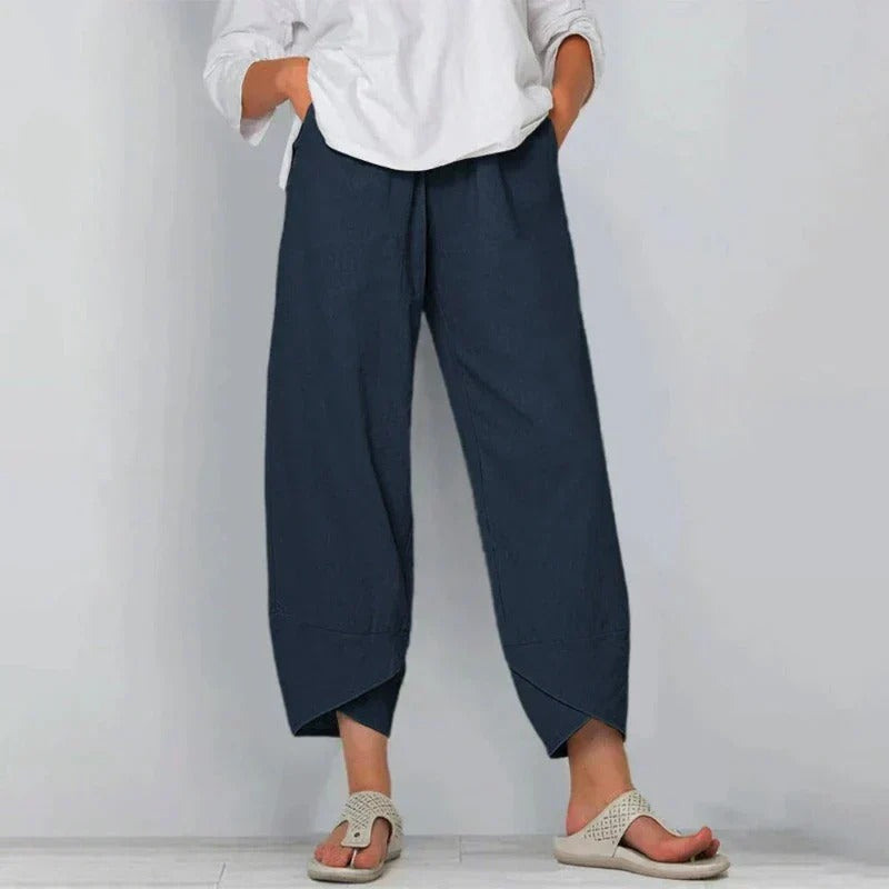 Women's flowy wide leg cropped pants in light fabric, perfect for stylish and comfortable summer wear.