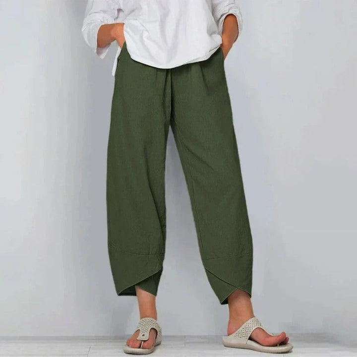 Stylish women's flowy cropped pants, ideal for effortless summer fashion with a comfortable wide leg design.