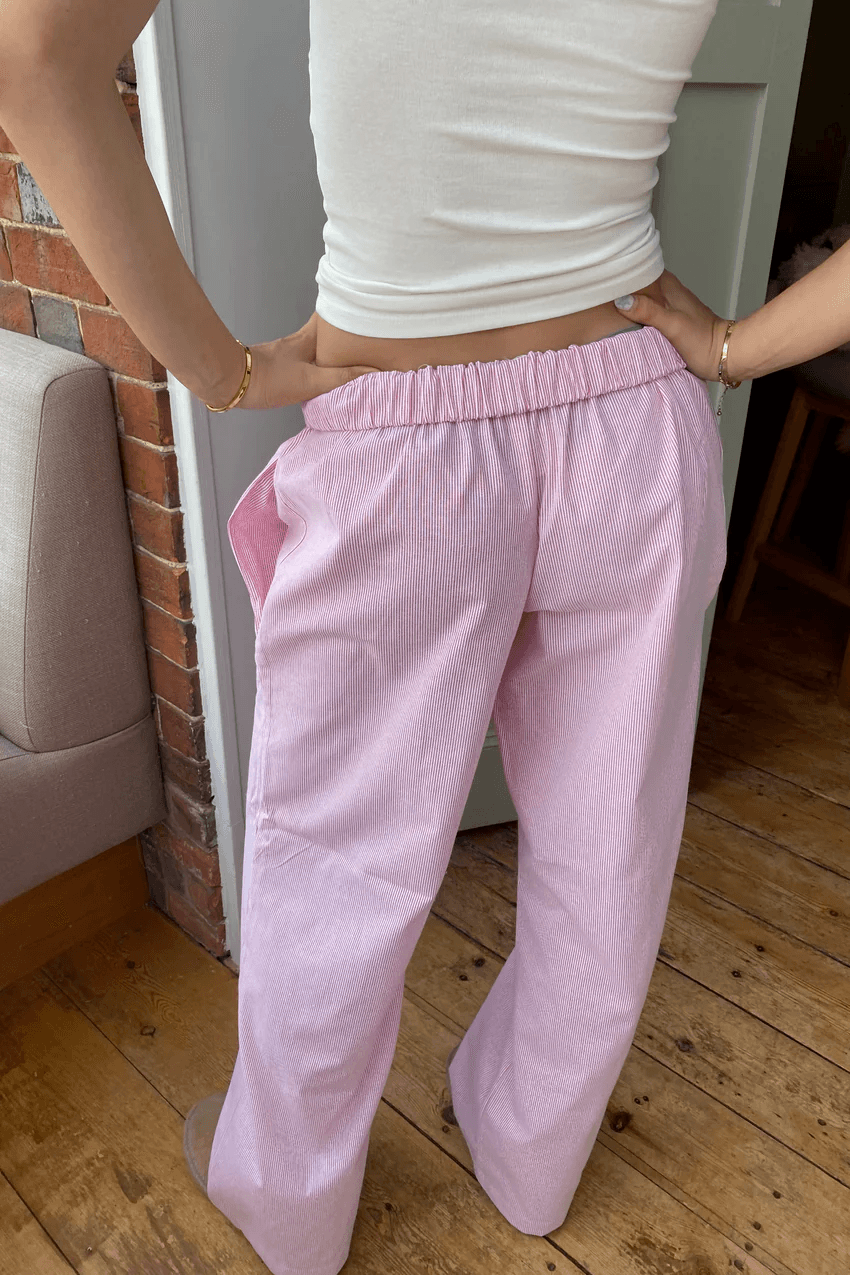 Comfortable women's casual pants, relaxed fit lounge trousers with soft fabric & elastic waist for everyday wear.