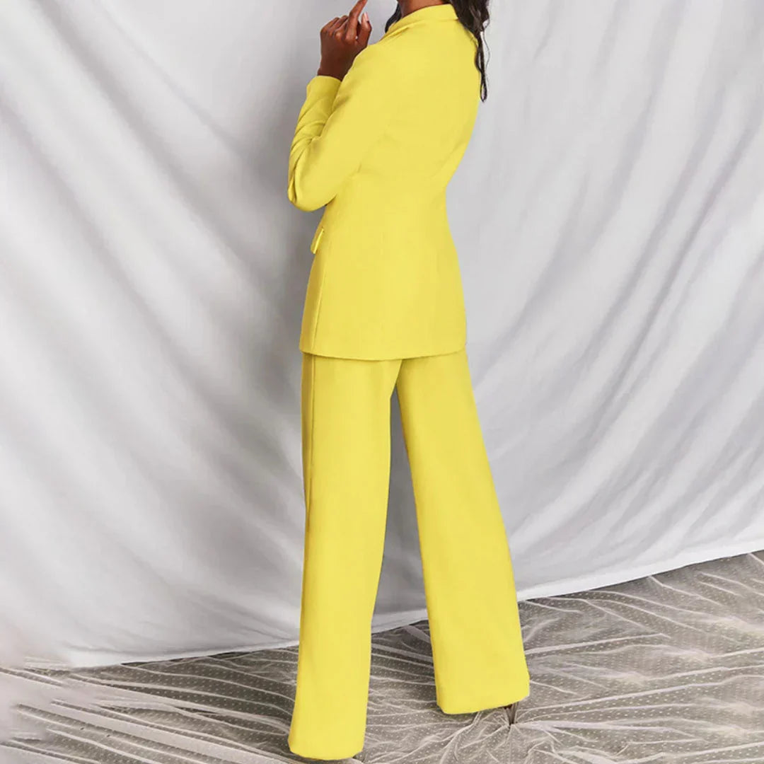 Elegant women's trouser suit with longline blazer & wide-leg pants, ideal for formal or business attire.