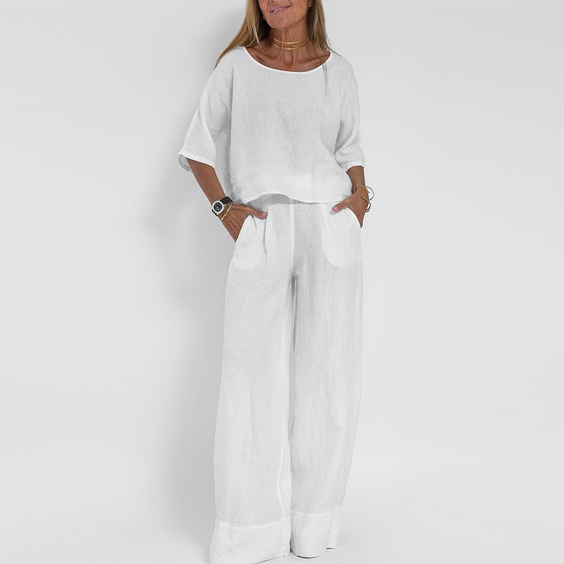 Matching women's outfit: a cozy, loose-fitting two-piece set featuring a relaxed top and wide-leg pants