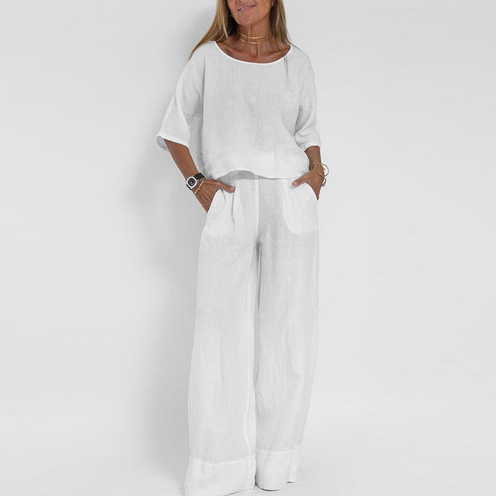Matching women's outfit: a cozy, loose-fitting two-piece set featuring a relaxed top and wide-leg pants