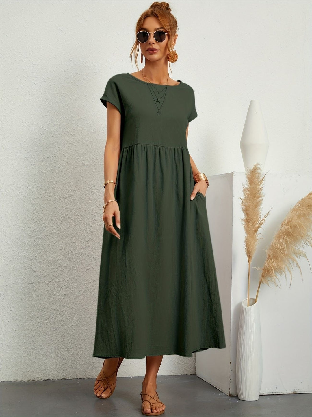 Women's loose fit maxi dress with round neck & pockets, perfect for casual summer fashion.