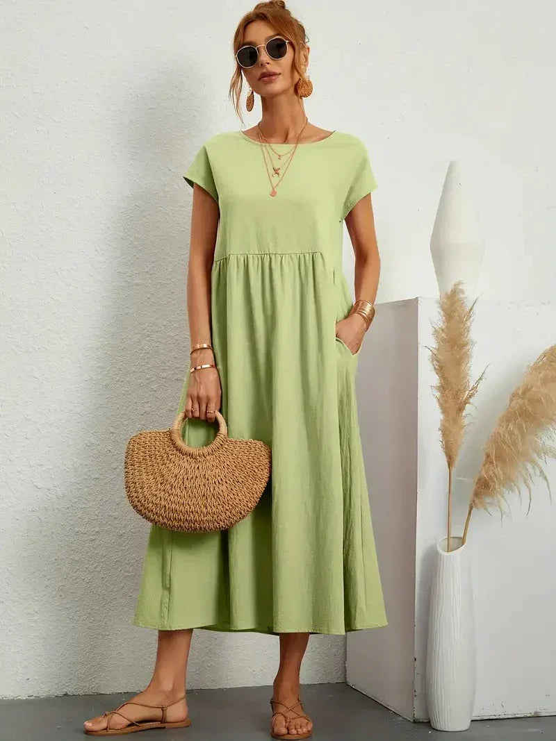 Essential women's pocket maxi dress, loose fit, short sleeve, round neck, perfect for relaxed casual wear.