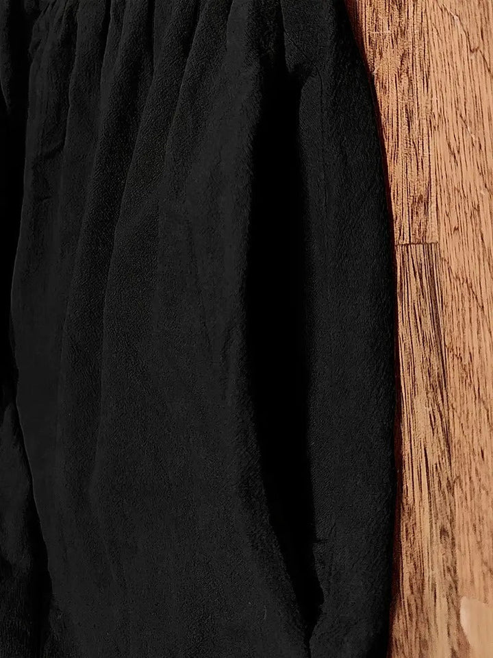 Versatile women's round neck pocket maxi dress, a loose fit short sleeve design for casual style.
