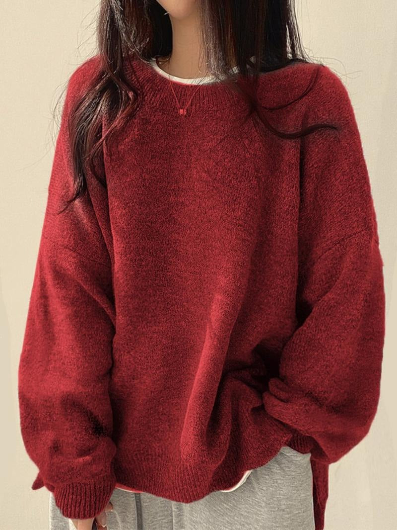 Stylish women's oversized knit sweater made from a luxurious wool blend, ideal for casual winter wear