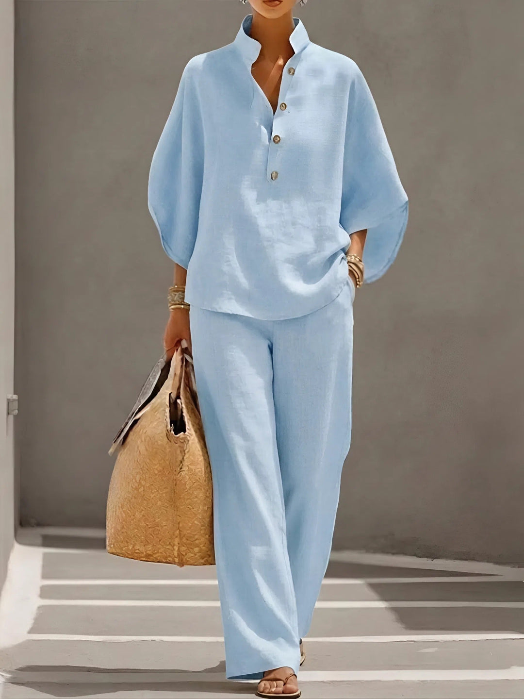 Fashionable women's matching set: a sophisticated kimono top with Mandarin collar & wide-leg trousers.