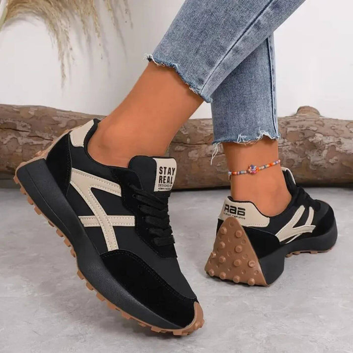 Supportive women's sneakers with orthopedic features & panel design, providing comfort for active everyday wear.