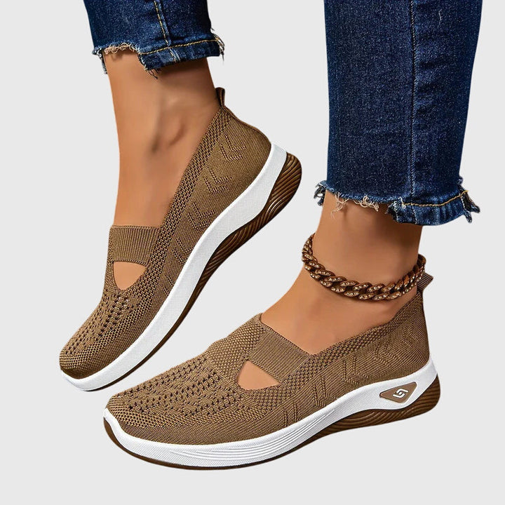 Casual women's slip-on shoes, ergonomic design for bunion comfort & easy wear.