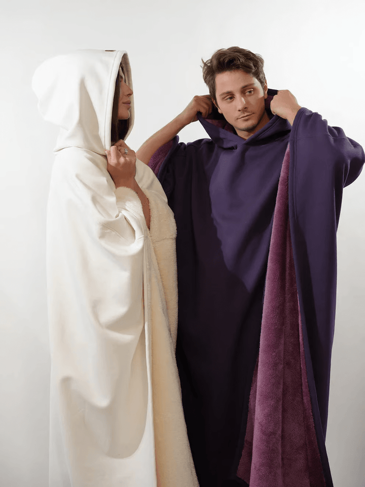 Trendy women's oversized pullover, calming comfort for everyday stylish wear.