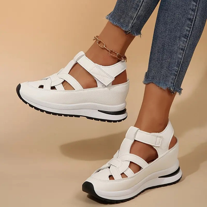 Elegant women's Oveta orthopedic sandals, providing foot support & comfort for all-day wear.