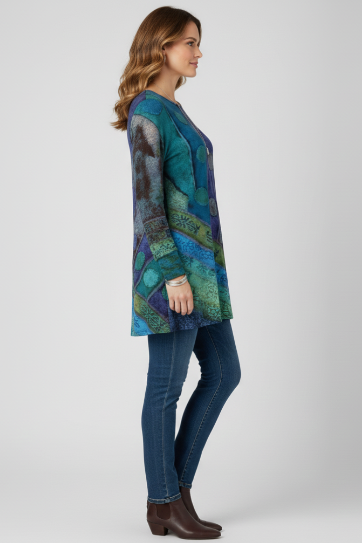 Comfortable women's round neck patchwork tunic with long ribbed cuffs, relaxed fit for everyday style.