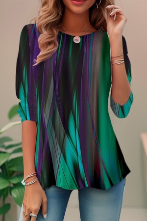 Stylish women's printed summer shirt with a comfortable crew neck and practical three-quarter sleeves.