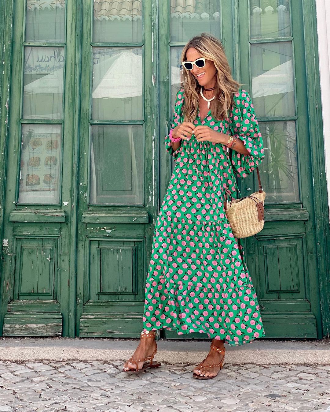 Casual women's patterned maxi dress. Long sleeve V-neck design, great for daily wear and spring fashion.