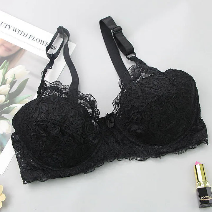 Delicate lace plus-size push-up bra for women, combining comfort with a chic & supportive design.