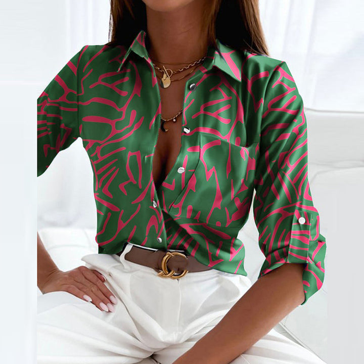 Sophisticated women's blouse, long sleeve and printed with a classic button-down.