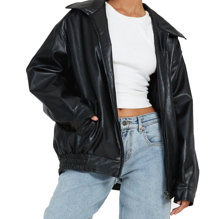 Casual women's zip-up jacket in a trendy relaxed fit, perfect for everyday fashion