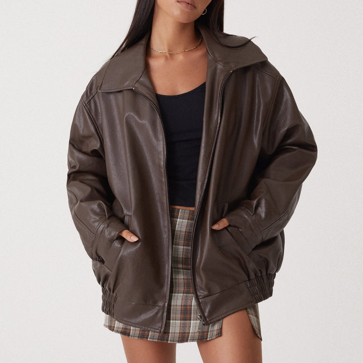 Stylish women's zip-up jacket, relaxed fit and trendy for a comfortable, chic look