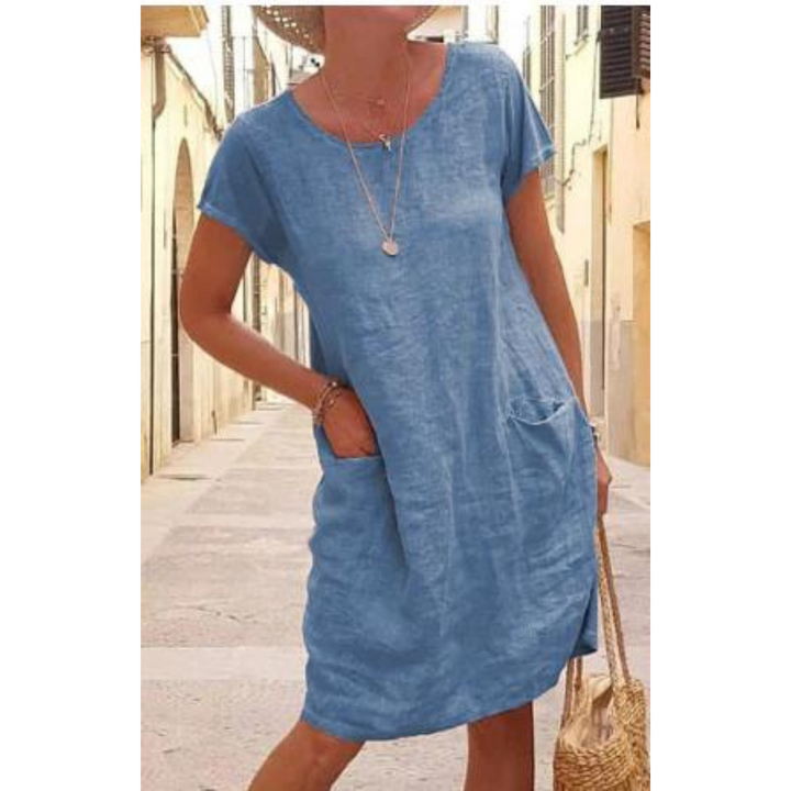 Casual women's knee-length t-shirt dress with short sleeves and convenient side pockets for summer comfort.