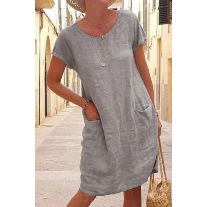 Stylish women's midi t-shirt dress, relaxed fit, knee-length, with functional pockets for a casual look.