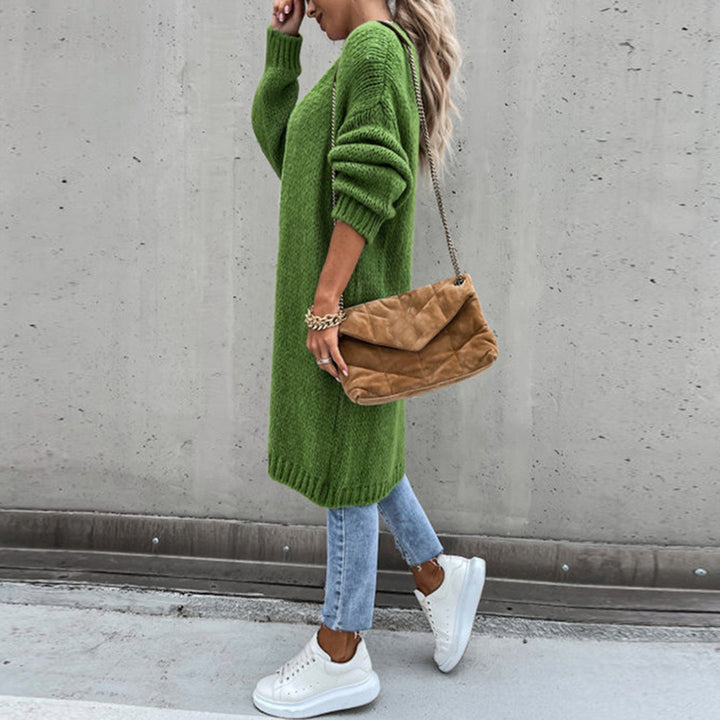 Elegant women's cardigan, long and open front in a relaxed fit, a staple for fashion.
