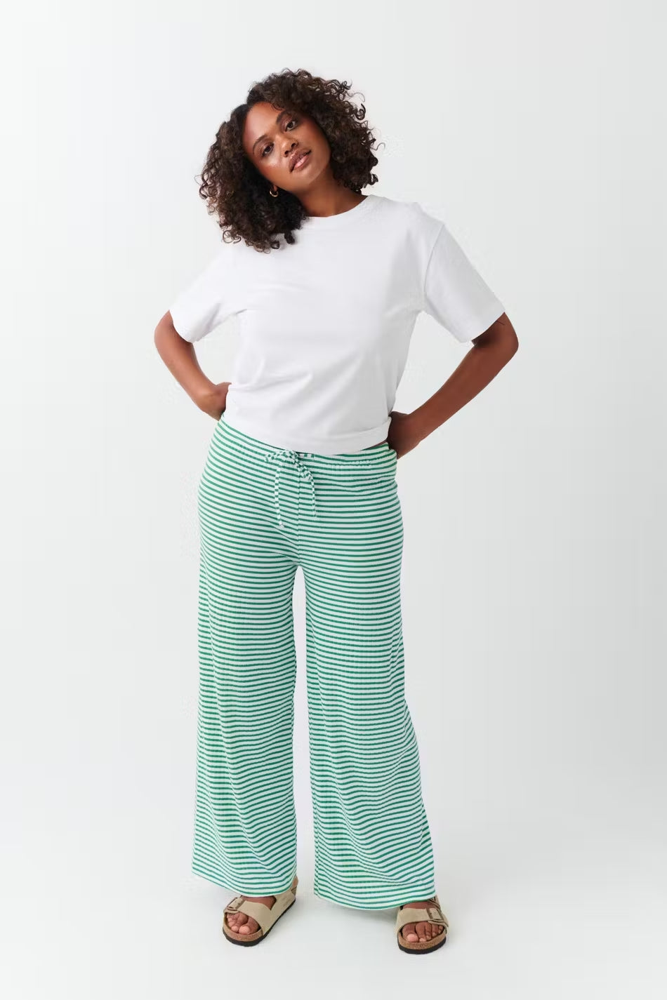 Casual women's striped relaxed pants, versatile for various spring occasions.