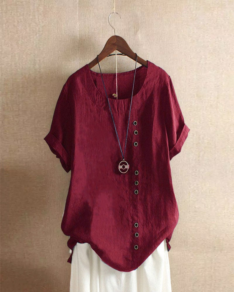 Casual women's tunic blouse, perfect for everyday summer fashion and comfort.