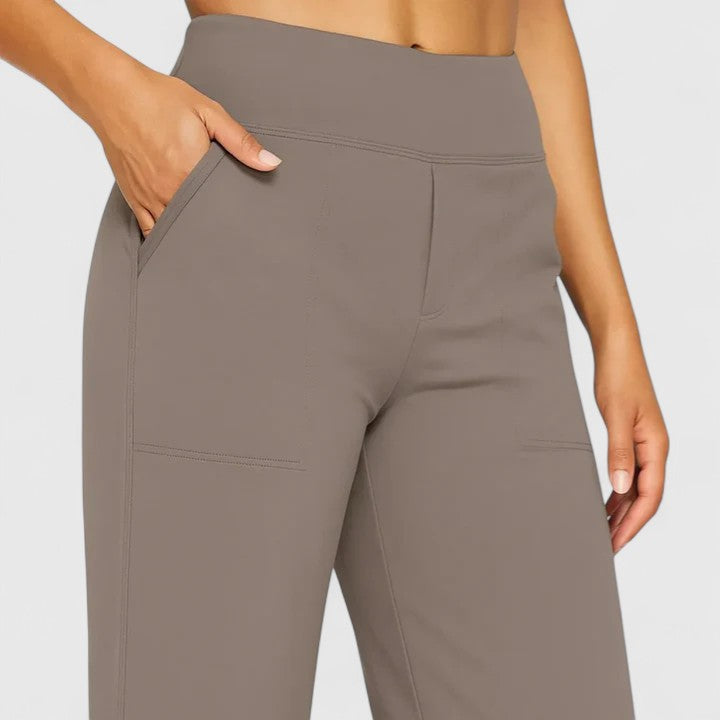Versatile women's pull-on casual pants, ideal for everyday wear or a sophisticated ensemble.