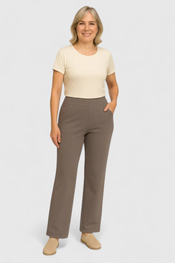 Travel-friendly women's pull-on pants, comfortable and chic for long trips and errands.