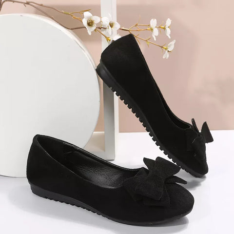 Women's spring ballet flats with delicate bow, comfort fit, versatile for casual or elegant wear.