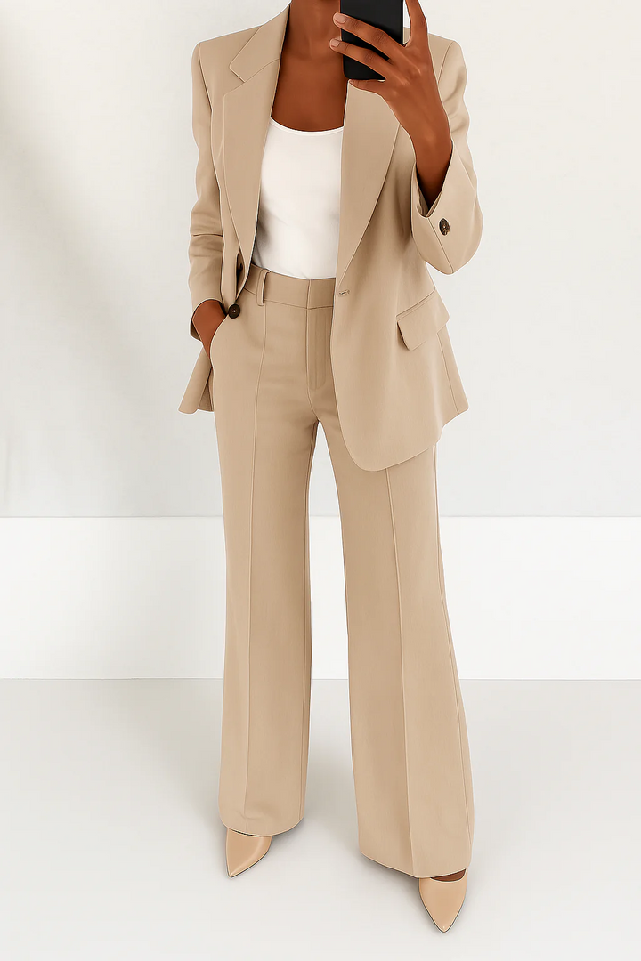 Women's tailored blazer & matching trousers, a chic power suit for modern workwear.