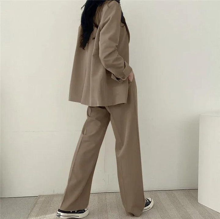 Exquisite women's tailored suit set with a long blazer, showcasing attention to detail and craftsmanship.
