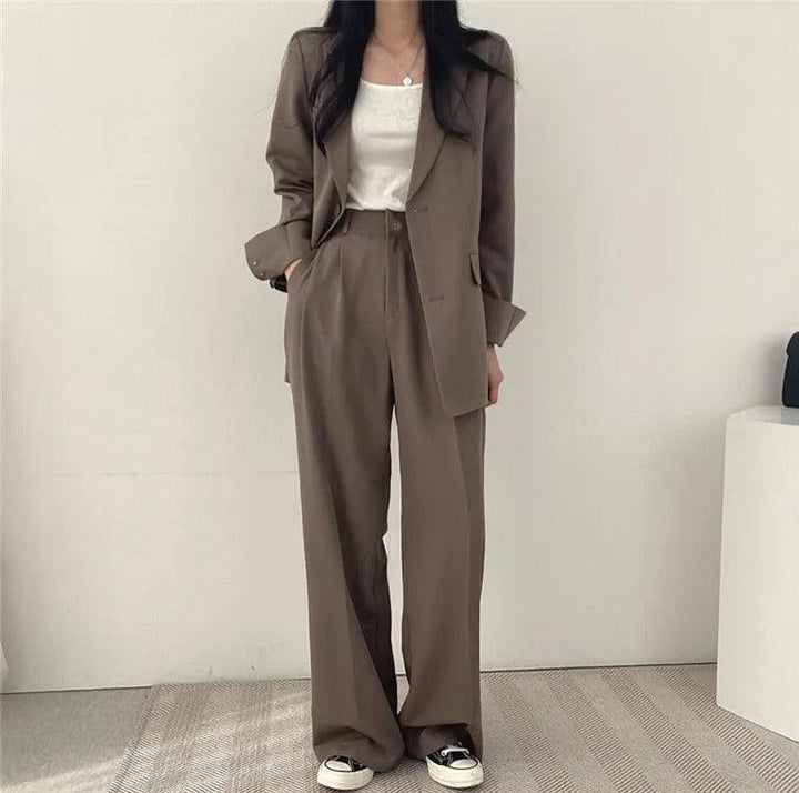 Smart women's tailored suit set with a long blazer, suitable for interviews and corporate events.