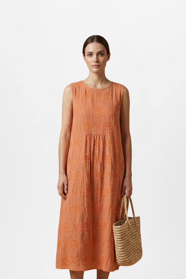 Practical women's sleeveless midi dress, textured fabric, with useful pockets for everyday convenience.