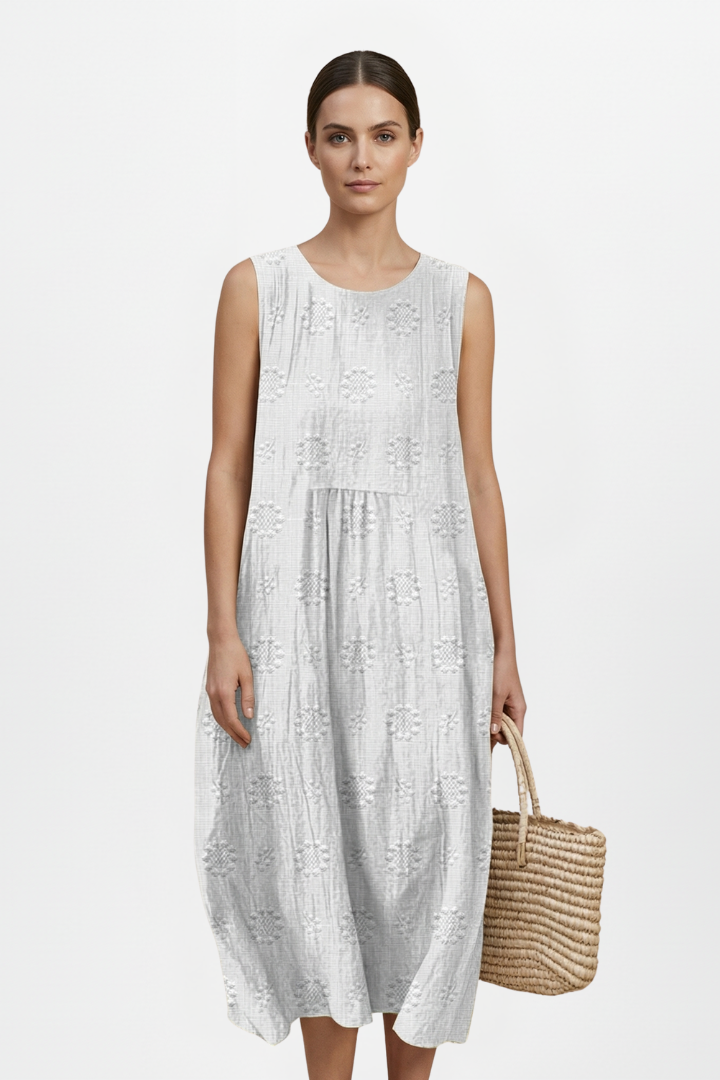 Summer women's textured midi dress, sleeveless design, with pockets for ultimate comfort and style.