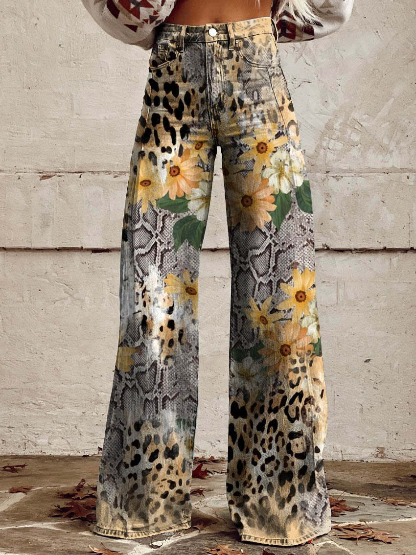 High-rise women's floral wide-leg pants, embodying vintage bohemian fashion with a relaxed, printed design.