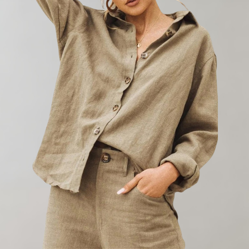 Button-down women's blouse featuring a classic collar and long sleeves, showcasing a comfortable vintage relaxed fit.