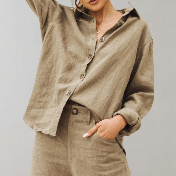 Button-down women's blouse featuring a classic collar and long sleeves, showcasing a comfortable vintage relaxed fit.