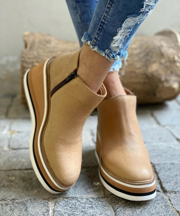 Fall & winter women's waterproof ankle boots, providing comfort and style for all-weather adventures.