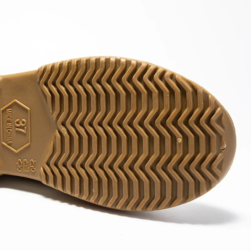 Versatile women's outdoor boots, waterproof and slip-on, suitable for various weather conditions