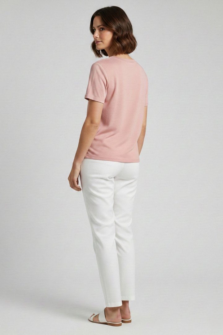 Women's white V-neck tee, loose fit & short sleeve for effortless style.
