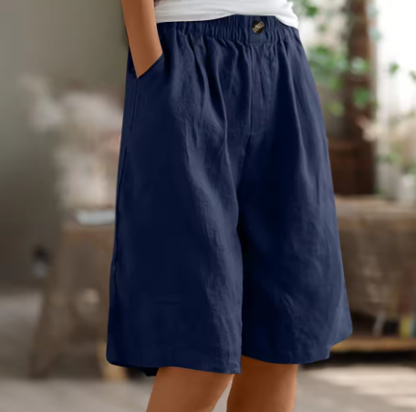 Classic black wide leg Bermuda shorts for women, versatile summer casual wear with pockets.